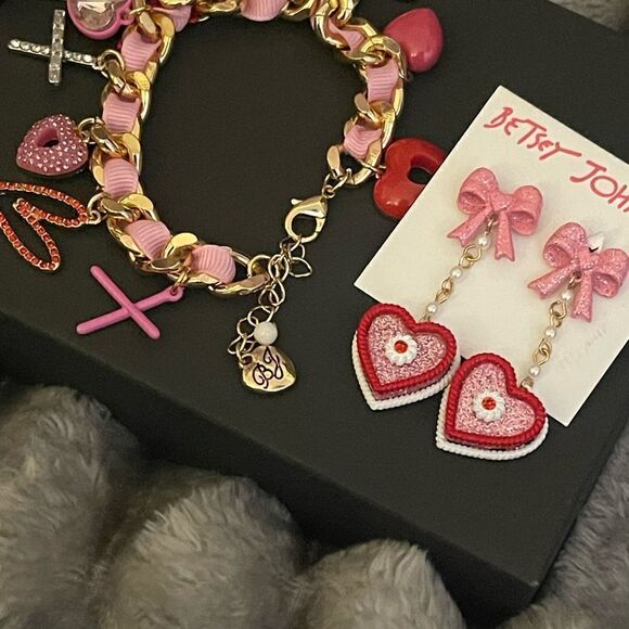 Kitsch/statement betsey johnson nwt valentines/baking xo jewelry bracelet set - Picture 5 of 11